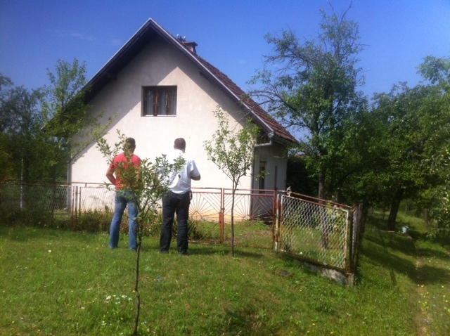 ŽITELJI STANARA U NEVERICI ZBOG FILMSKOG UBISTVA OD PRE 10 GODINA Žena ga ubila, a posle 15 dana umrla