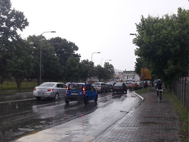 PUTEVI: Vlažni kolovozi, posebno u Hercegovini