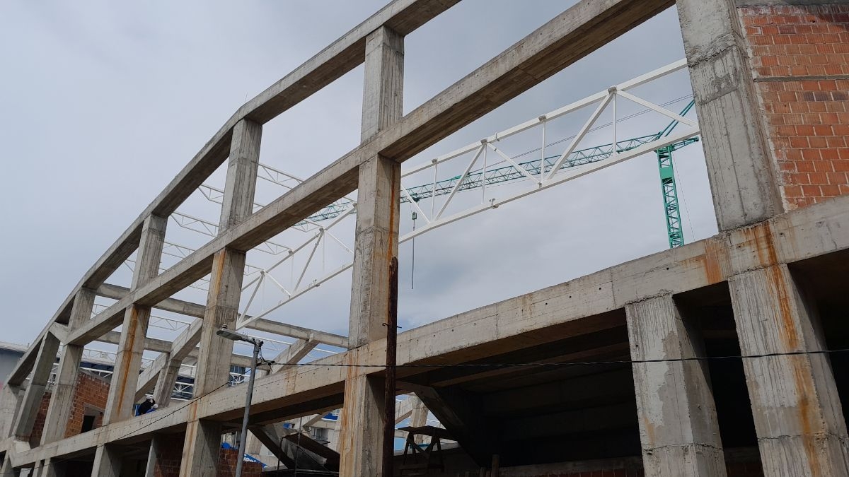 NOVA SPORTSKA DVORANA U DOBOJU: Montaža čelične krovne konstrukcije. (FOTO) (VIDEO)