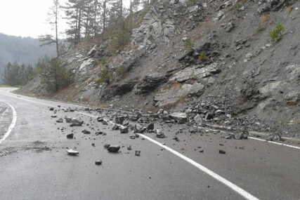 PUTEVI: Klizišta, radovi i privremene obustave