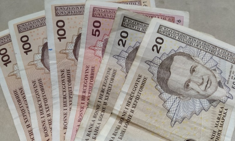 Prosječna plata u BiH u julu 1.134 KM