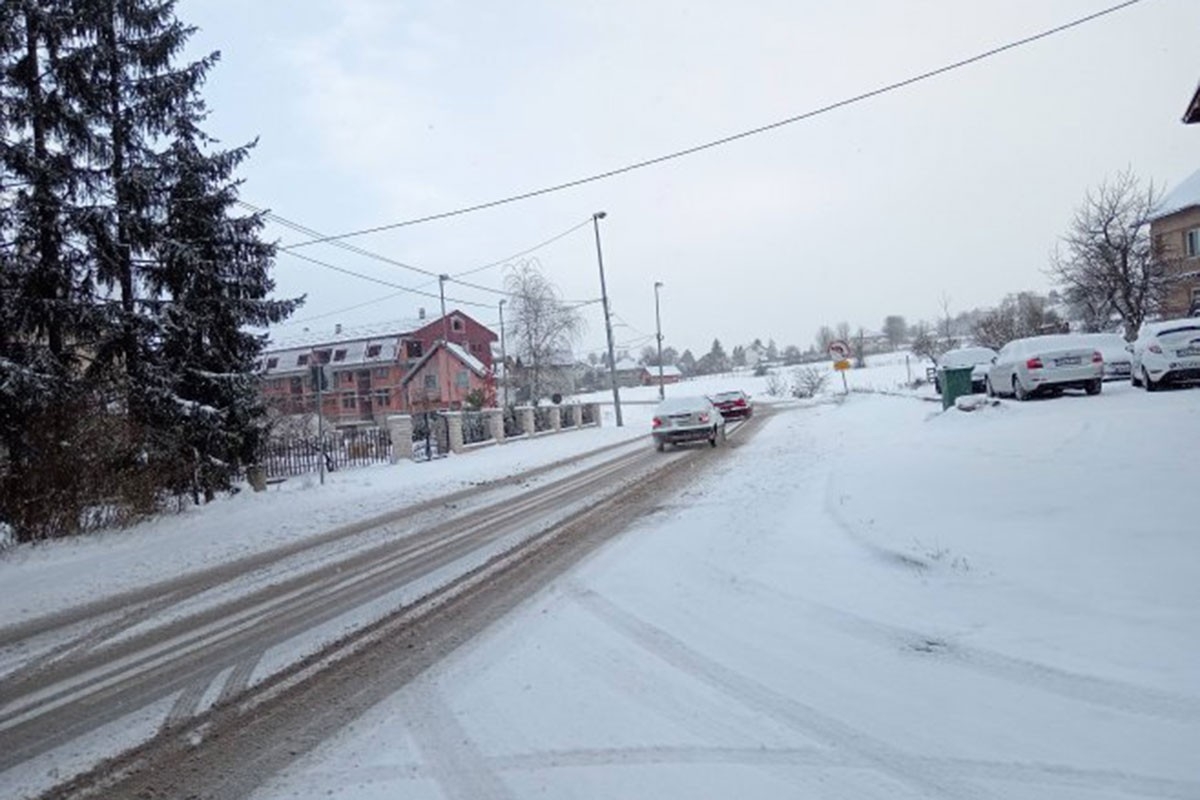 PUTEVI: Preko Romanije zabranjen saobraćaj za teretnjake sa prikolicom i šlepere