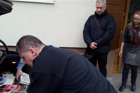 DOBOJ: "Bogoljublje" doniralo 200 knjiga
