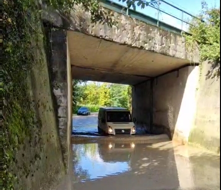 POTOPLJEN PODVOŽNJAK U POTOČANIMA: Otežan saobraćaj prema Paklenici i Trbuku. (FOTO) (VIDEO)