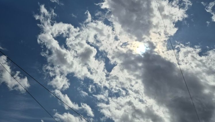 VRIJEME: Promjenljivo uz sunčane periode i moguće pljuskove popodne