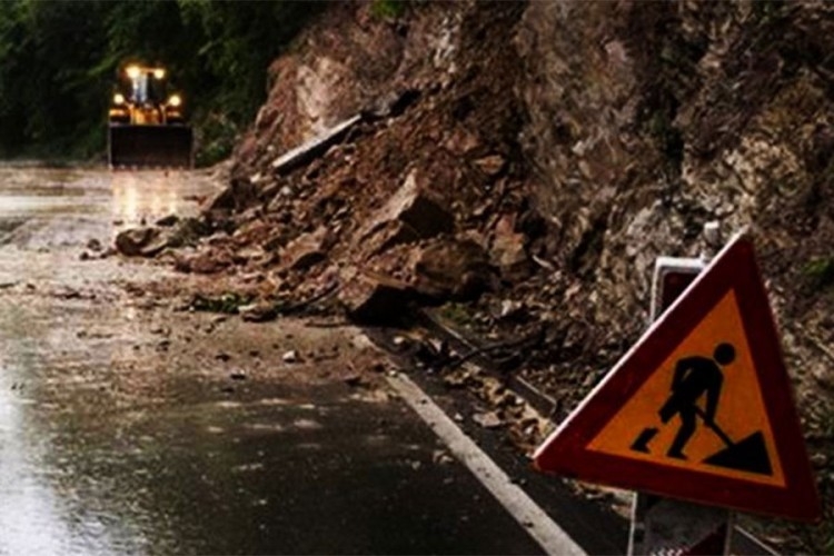DOBOJ: Uklonjen odron na putu Maglaj - Doboj, saobraćaj normalizovan