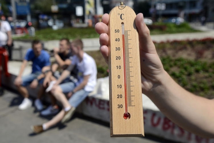 VRIJEME: I  dalje nadprosječno toplo
