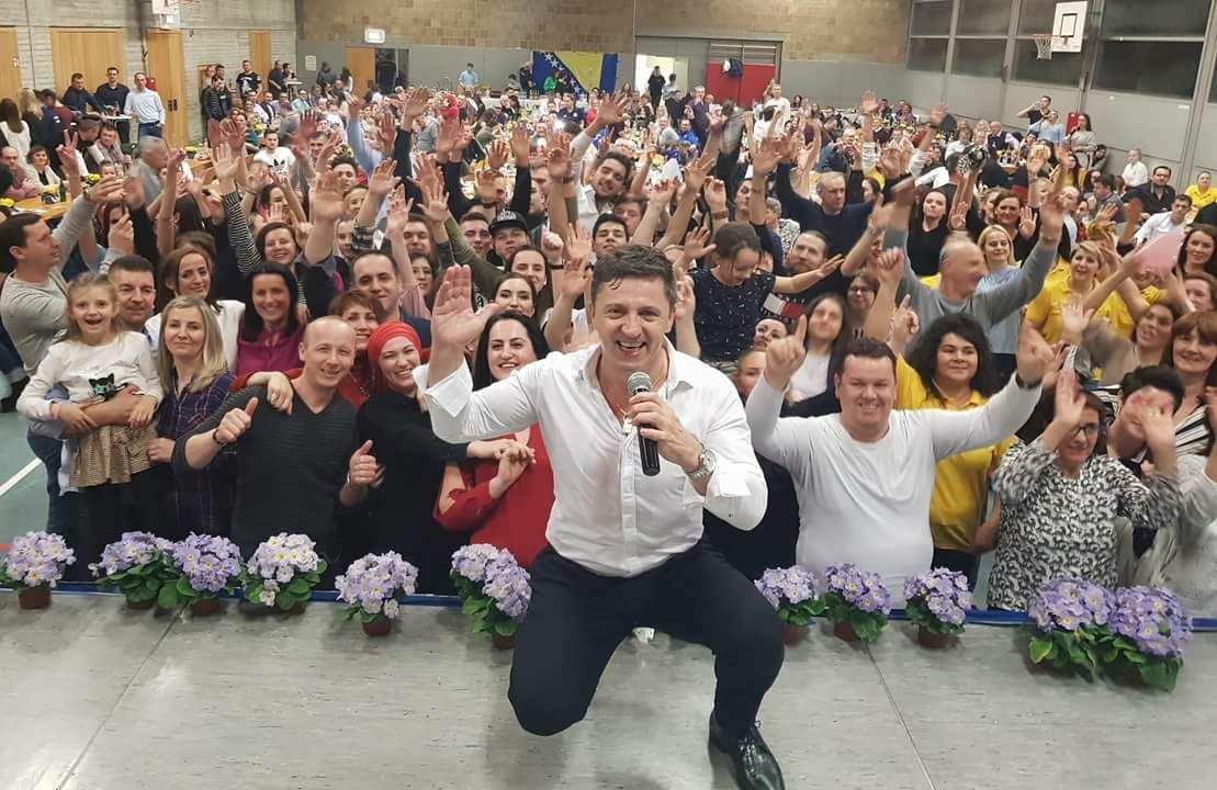 DOBOJ: Asocijacija mladih iz Svjetliče uveličala proslavu KUD Čardak iz Schwäbisch Gmünda (FOTO)