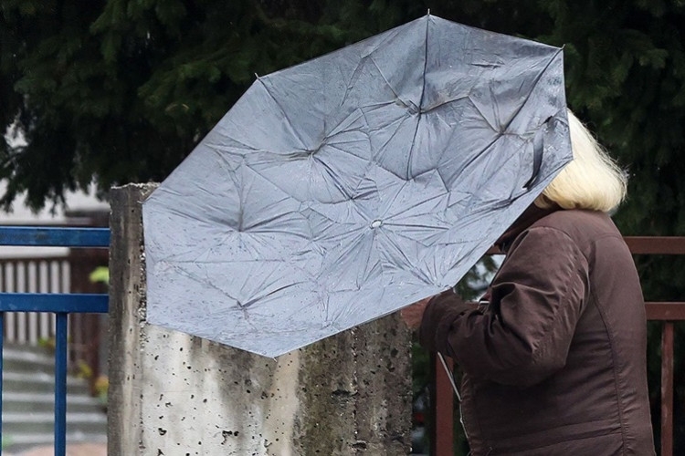 VRIJEME: Danas padavine i olujni udari vjetra