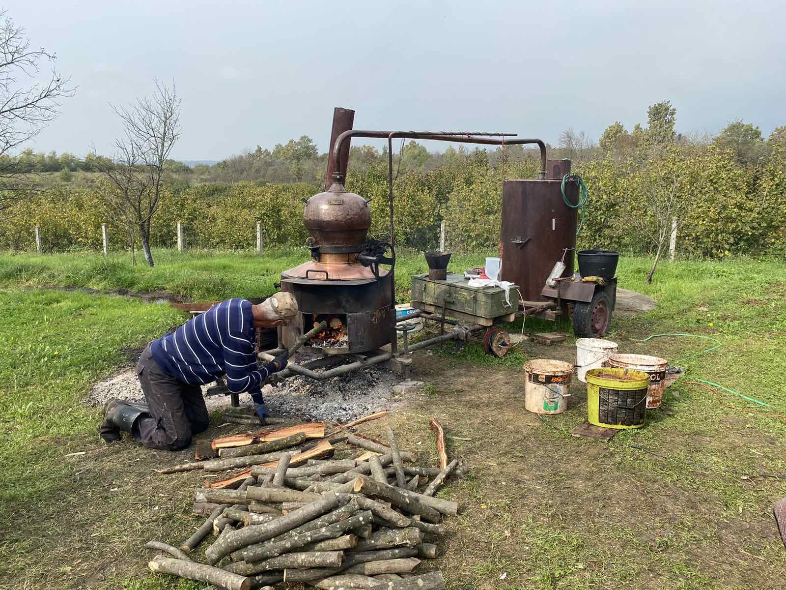 RIZIKUJU KAZNE ZBOG RAKIJE „Veseli stroj“ mnoge bi mogao da rastuži