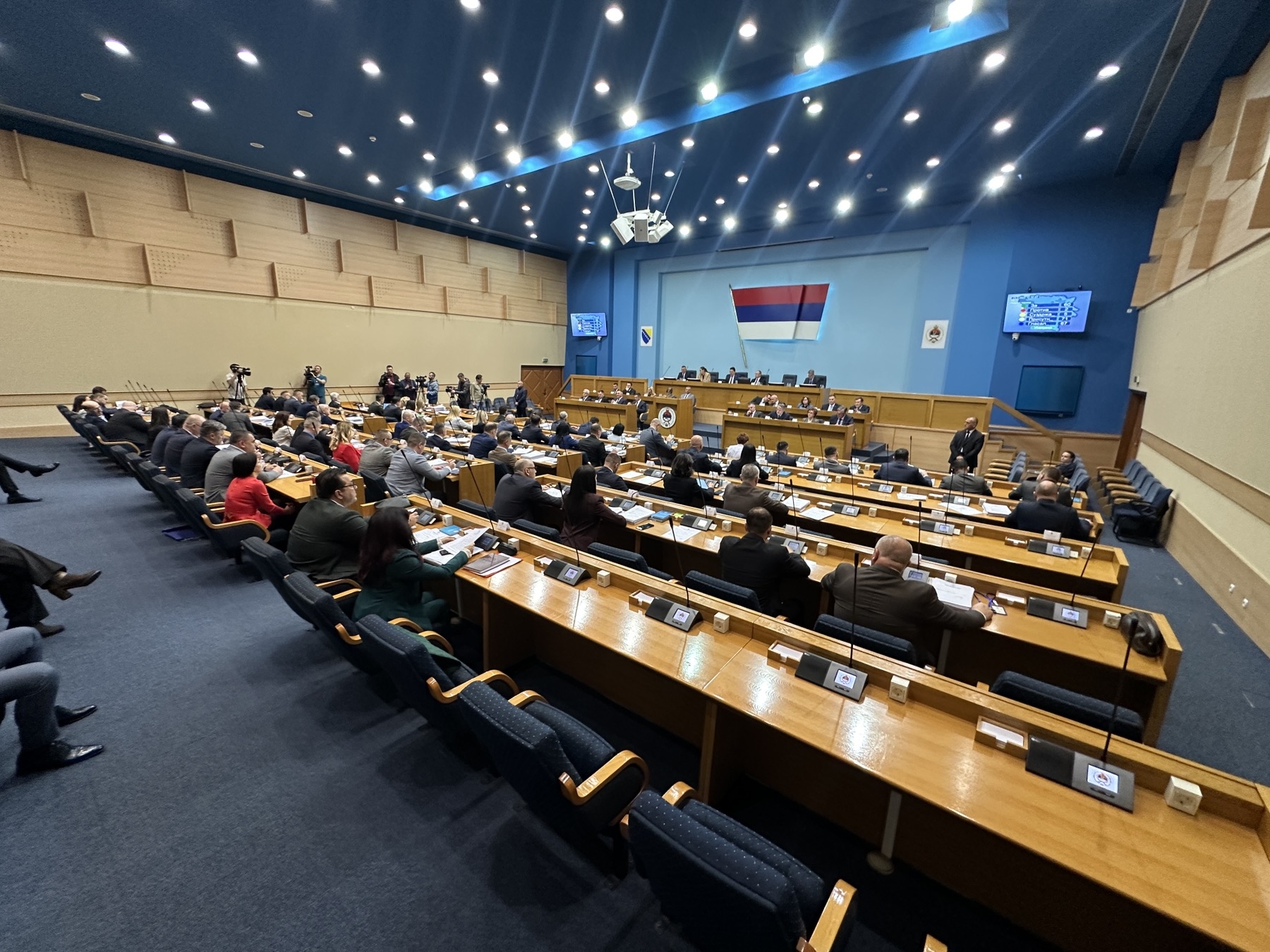 Koje stranke su izgubile najviše poslanika u Narodnoj skupštini RS?