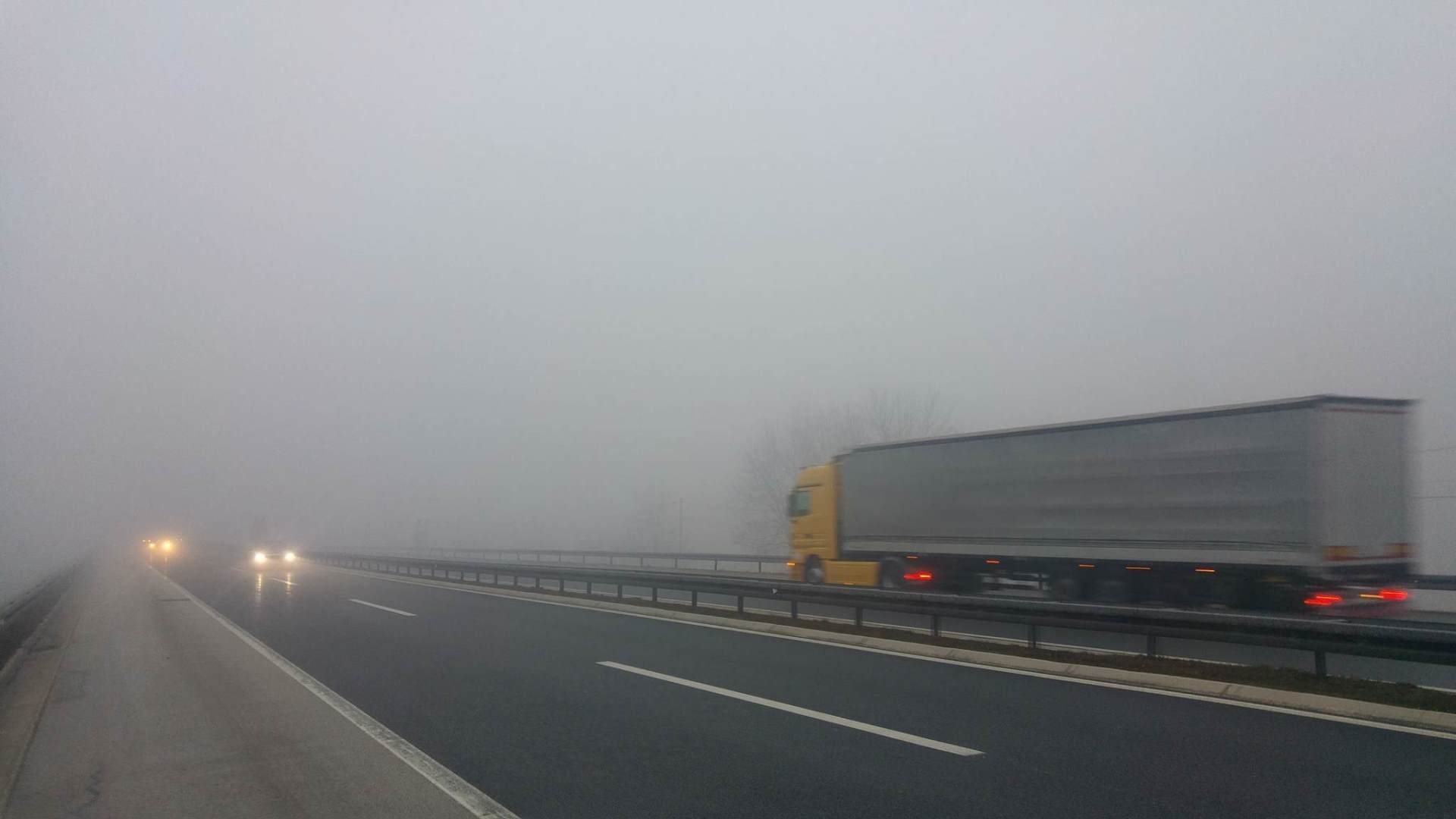 PUTEVI: Oprez, magla uz rijeke i na planinama