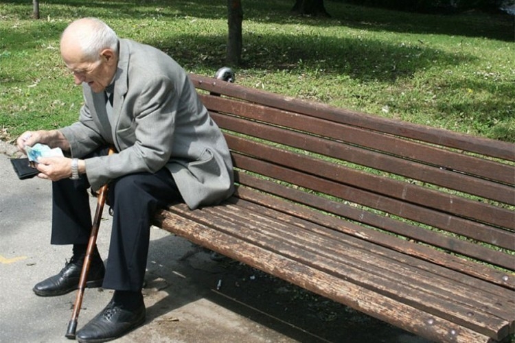 DOBOJ: Počela isplata penzija za jul