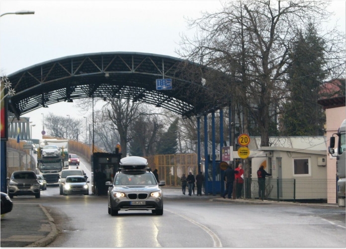 Kilometarske kolone na granicama