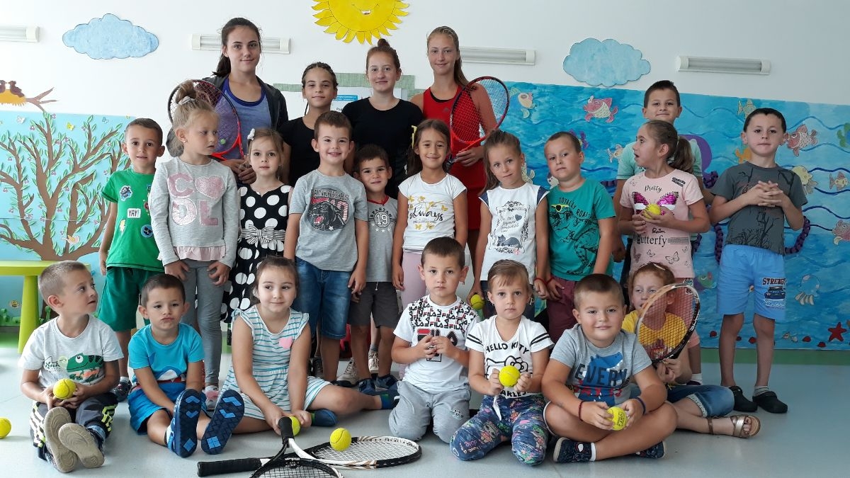 DOBOJ: Mlade teniserke održale sportsku igraonicu za mališane (FOTO)