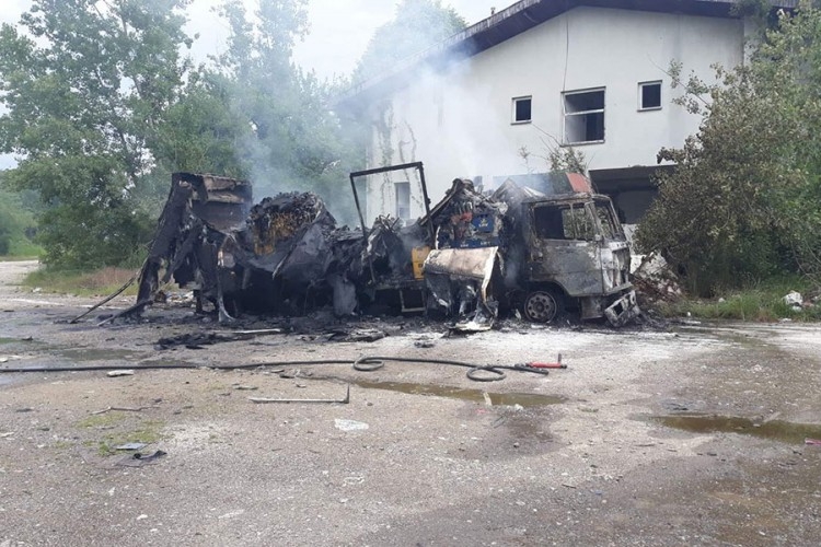 DOBOJ: Izgorjela hladnjača, jedna osoba povrijeđena