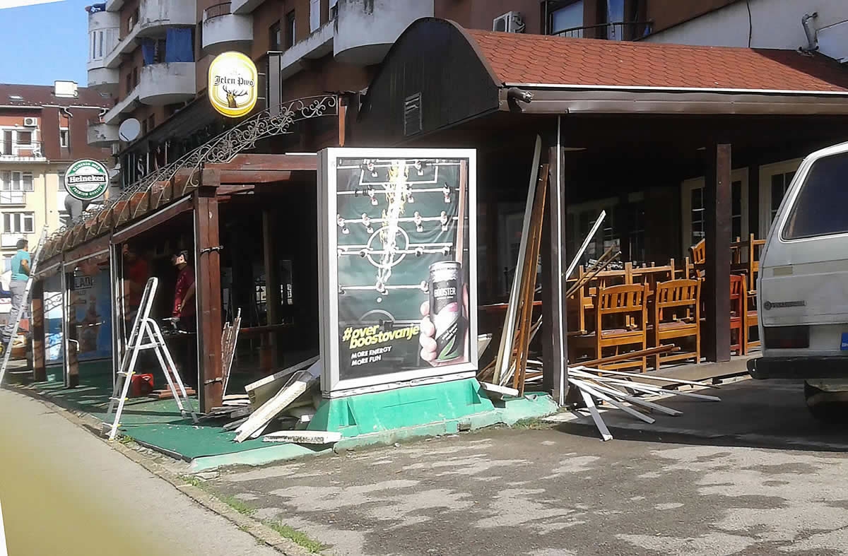 OKOM KAMERE: Jedne ruše, druge grade!? (FOTO)