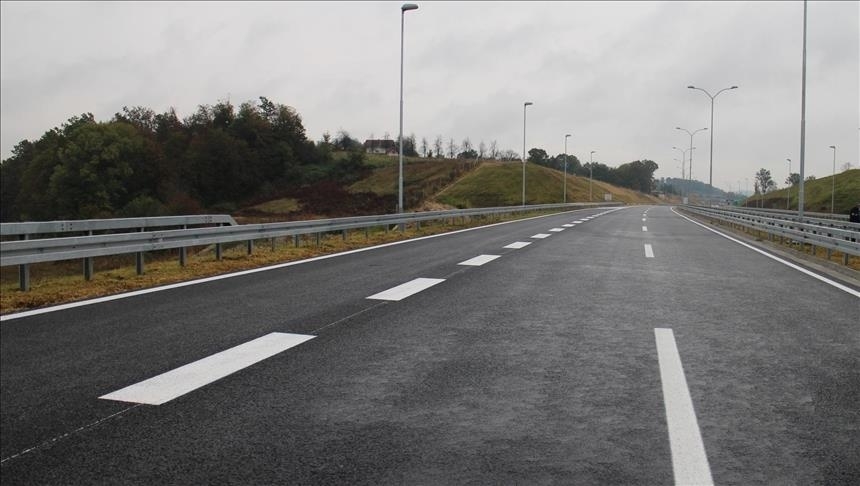 PUTEVI: Bez posebnih ograničenja u saobraćaju, oprezno kada padne kiša