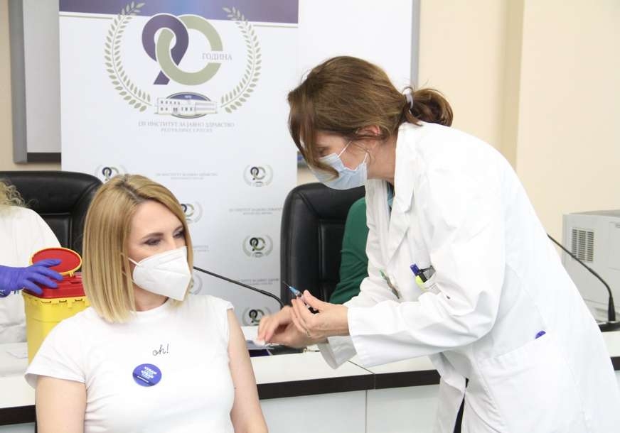 CIRKUS I PREDSTAVA ZA JAVNOST: Vakcinisano samo 30 medijskih radnika, ostali na čekanju