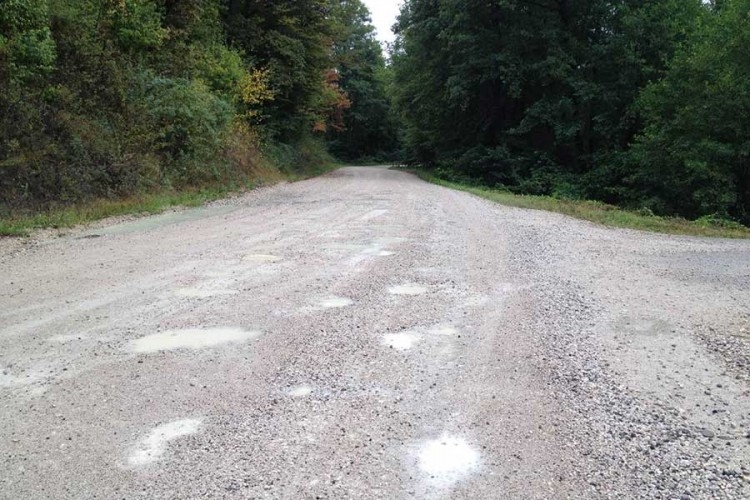 Stanare i Tešanj povezivaće asfalt, a ne makadam