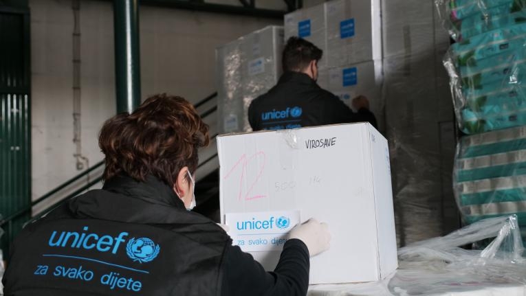 UNICEF donira 500.000 maski školama i zajednicama u Bosni i Hercegovini