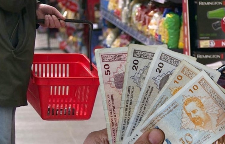 “Nećemo majonezu i pileću paštetu, NEĆEMO MILOSTINJU! Povećajte plate i penzije, da živimo od svog rada”