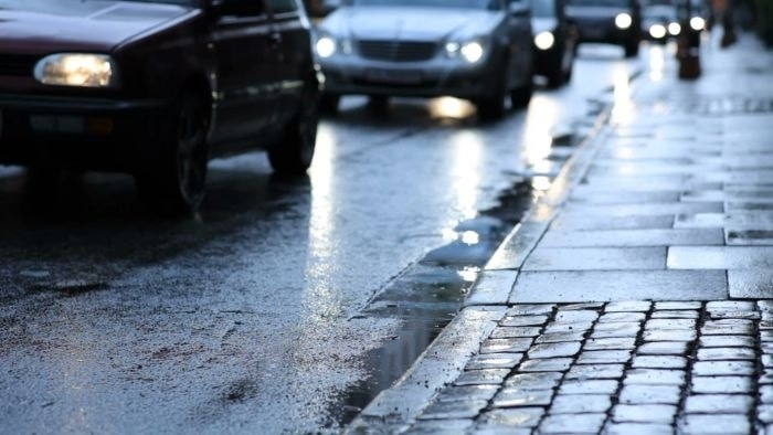 PUTEVI: Kolovozi mjestimično vlažni