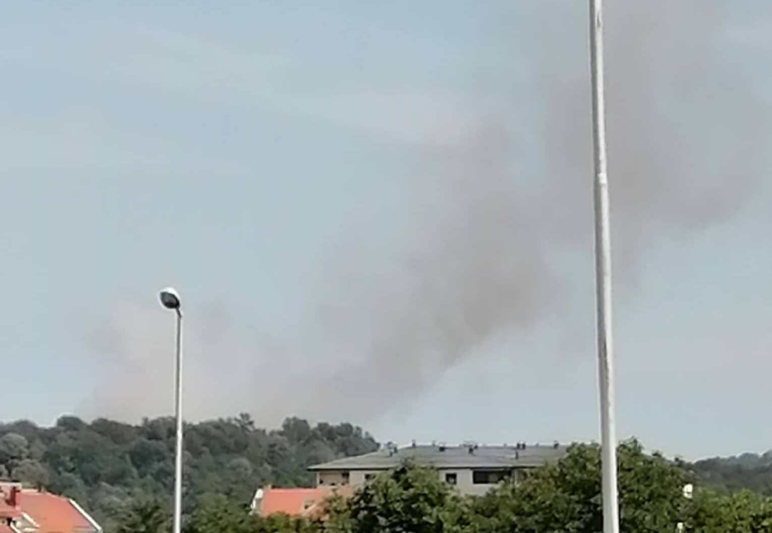 GORI REGIONALNA DEPONIJA: Doboj pod sirenama vatrogasnih kola! (FOTO) (VIDEO))