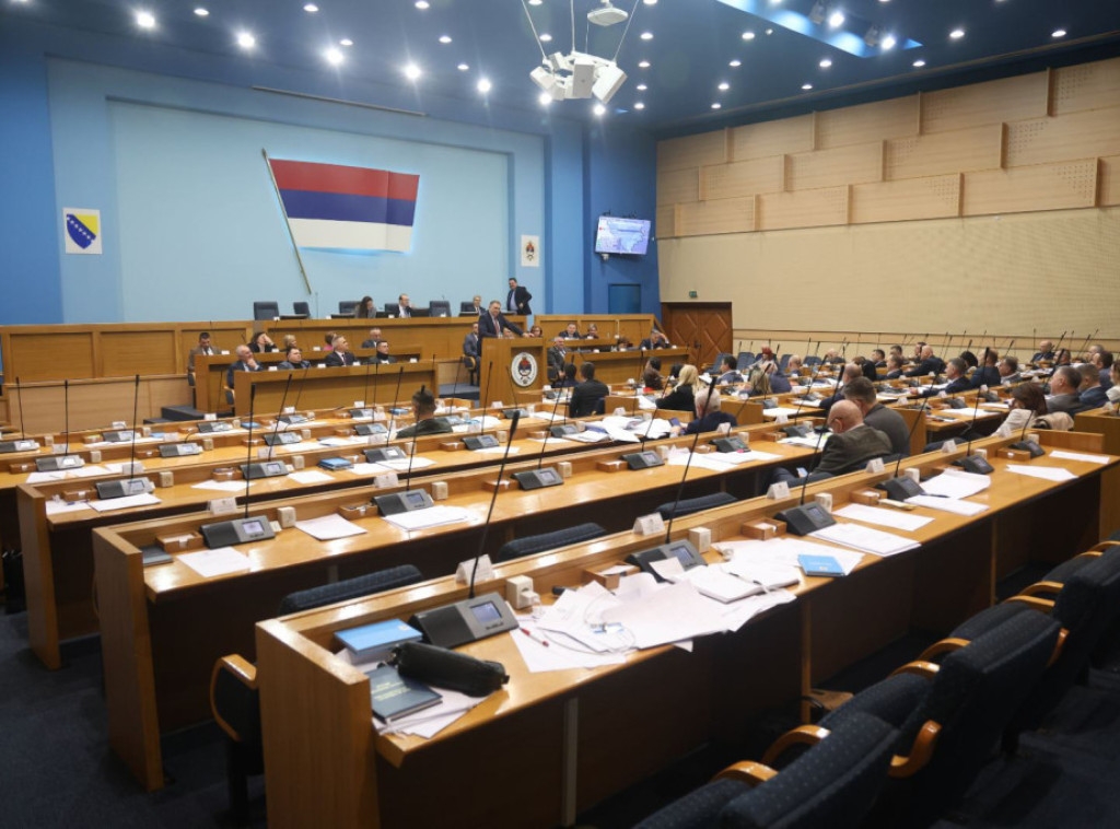 Usvojen set zakona o povećanju plata u Srpskoj