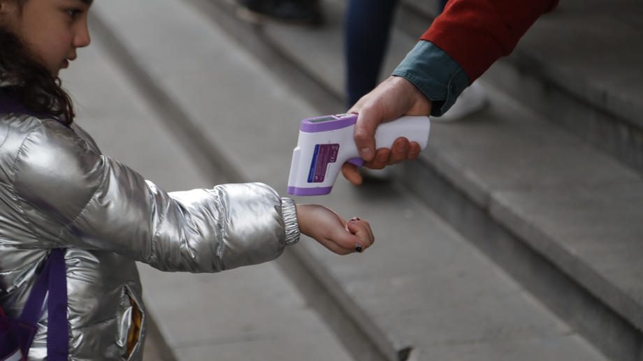 Slovenija: Zaposlenima u školi preti otkaz ako odbiju testiranje
